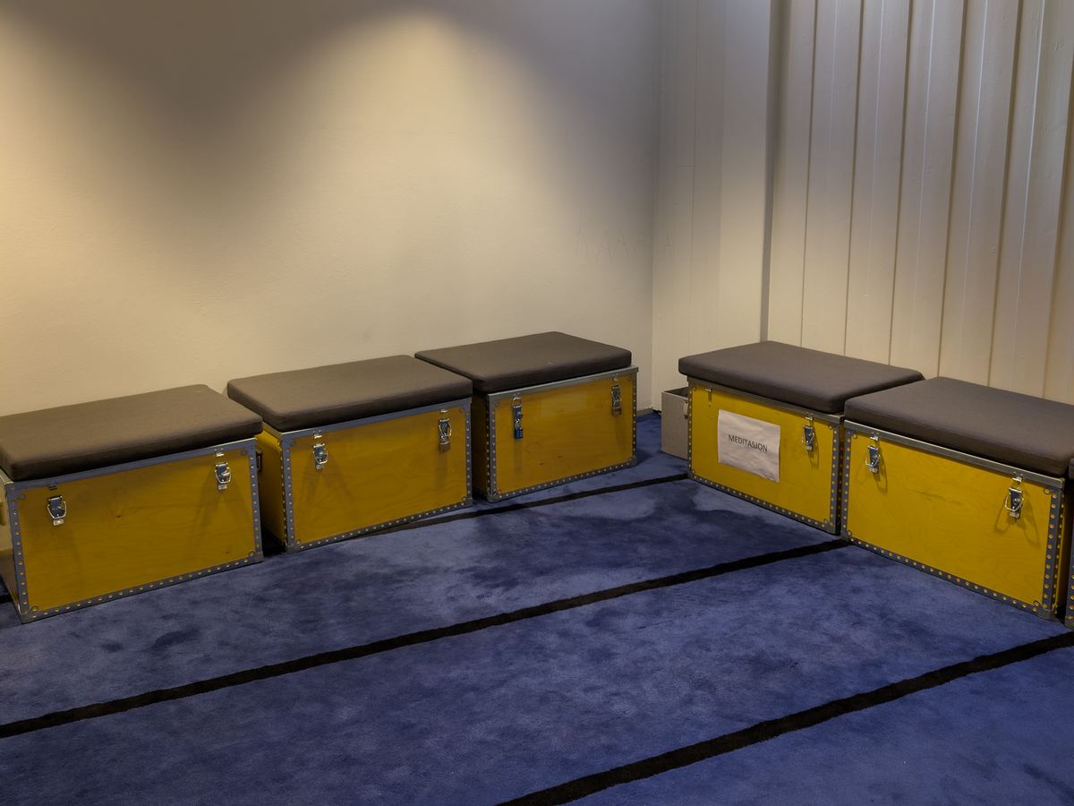 Inside there are yellow benches along two walls.